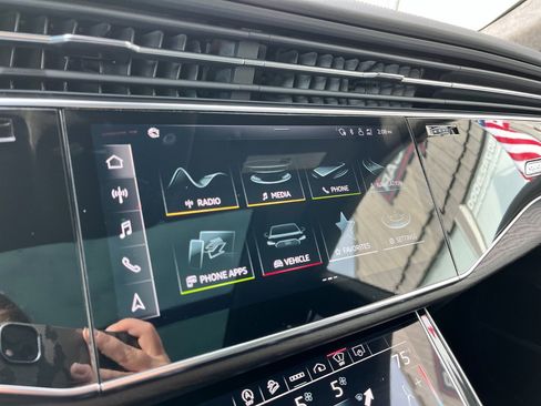 Used 2022 Audi Q8 Prestige image 24