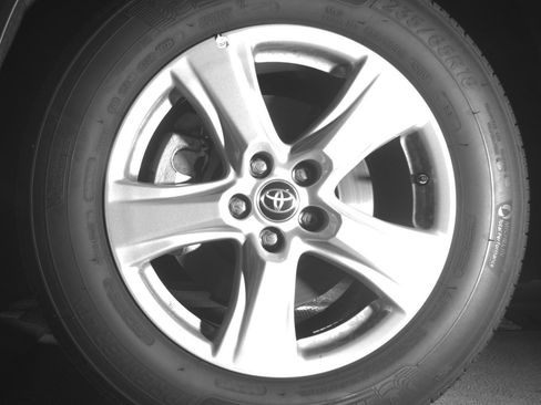 Used 2025 Toyota Highlander LE FWD image 12