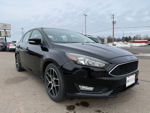 Used 2017 Ford Focus SEL image 3