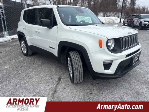Used 2023 Jeep Renegade Latitude image 3