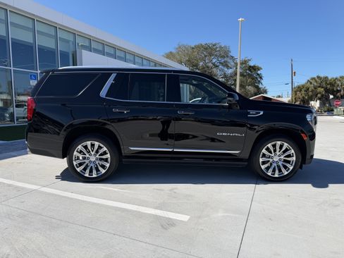 Used 2022 GMC Yukon Denali image 2