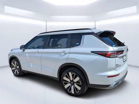 Used 2025 Mitsubishi Outlander SE FWD image 5