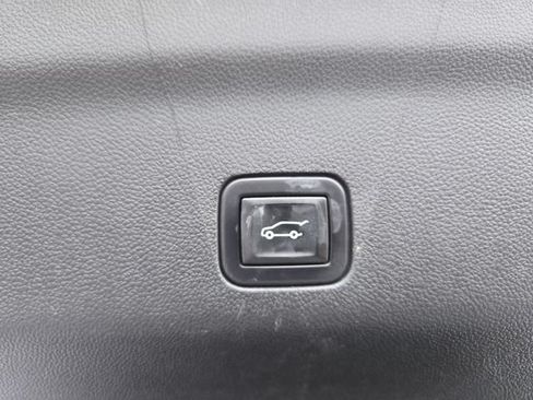 Used 2022 GMC Yukon XL AT4 w/ Technology Package AWD/4WD image 36