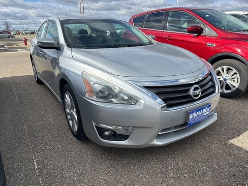 Used 2015 Nissan Altima 2.5 SL w/ Technology Package FWD image 2