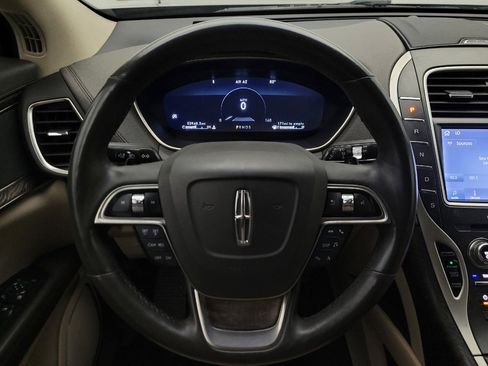 Used 2019 Lincoln Nautilus Select AWD/4WD image 22