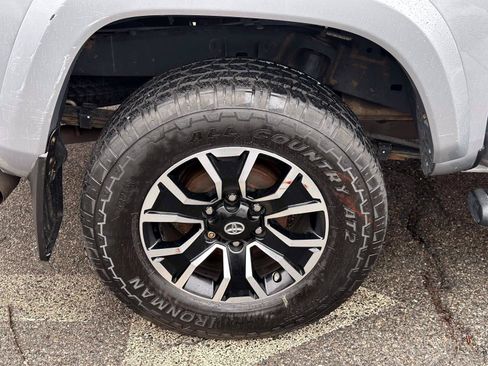 Used 2021 Toyota Tacoma TRD Sport w/ TRD Premium Sport Package AWD/4WD image 10