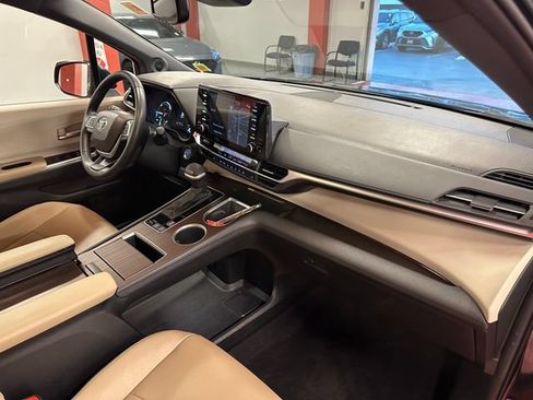 Certified 2024 Toyota Sienna XLE w/ XLE Plus Package AWD/4WD image 16