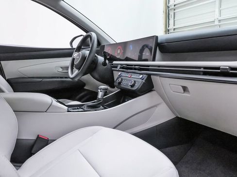 Certified 2026 Hyundai Tucson SE FWD image 12