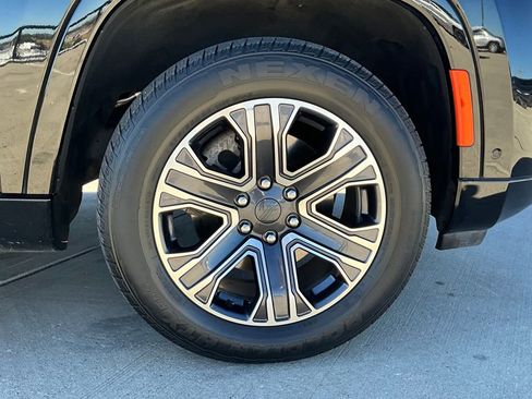 Used 2024 Jeep Wagoneer Series II image 20