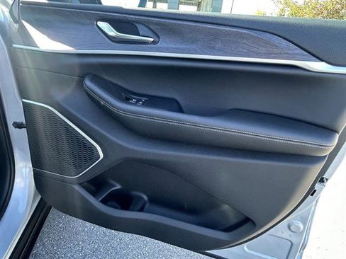 New 2025 Jeep Grand Cherokee Limited image 23