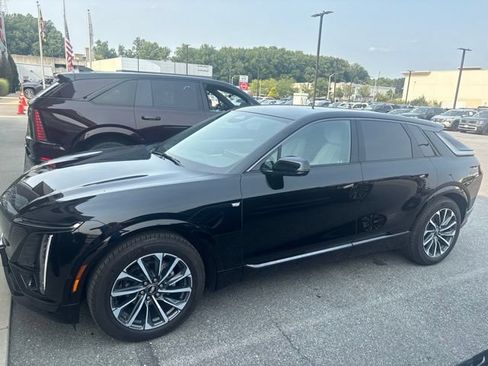 Certified 2024 Cadillac Lyriq Sport w/ LPO, Floor Liner Package AWD/4WD image 2