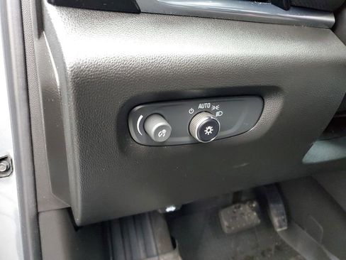 Used 2023 Chevrolet Traverse RS image 9