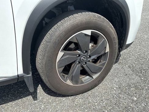 Used 2024 Nissan Rogue SV image 11