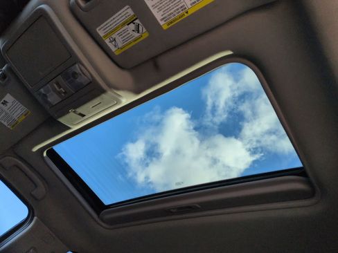 Used 2022 Nissan Frontier SV w/ SV Premium Package image 20