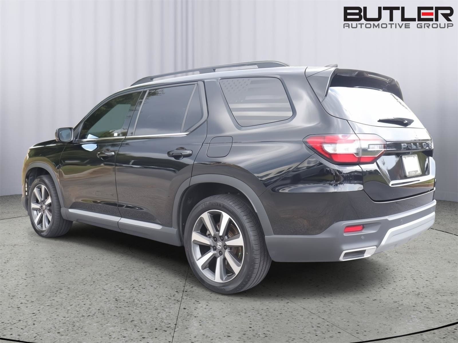 Used 2023 Honda Pilot Touring image 5