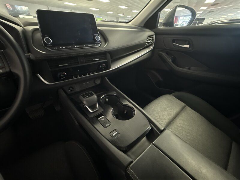 Used 2024 Nissan Rogue SV FWD image 34