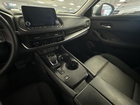 Used 2024 Nissan Rogue SV FWD image 34