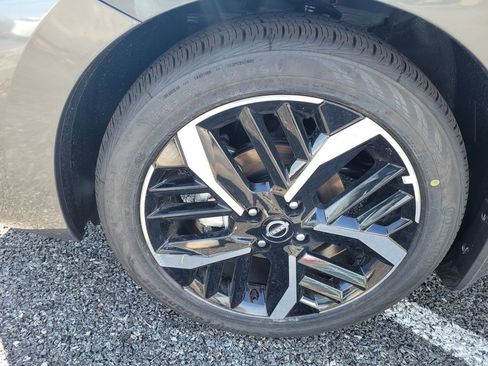 New 2025 Nissan Versa SR w/ Trunk Package image 11