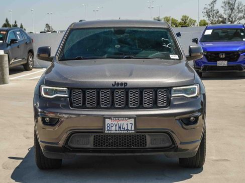 Used 2020 Jeep Grand Cherokee Altitude AWD/4WD image 2