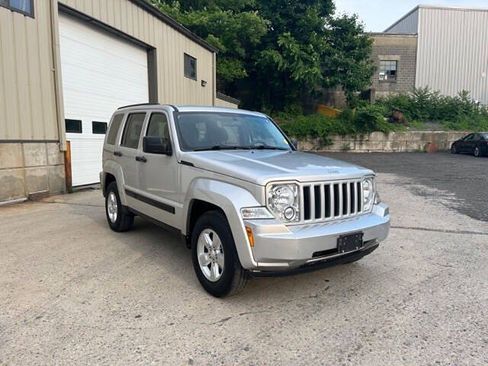Used 2012 Jeep Liberty Sport AWD/4WD image 2
