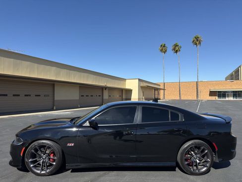 Used 2020 Dodge Charger Scat Pack RWD image 4
