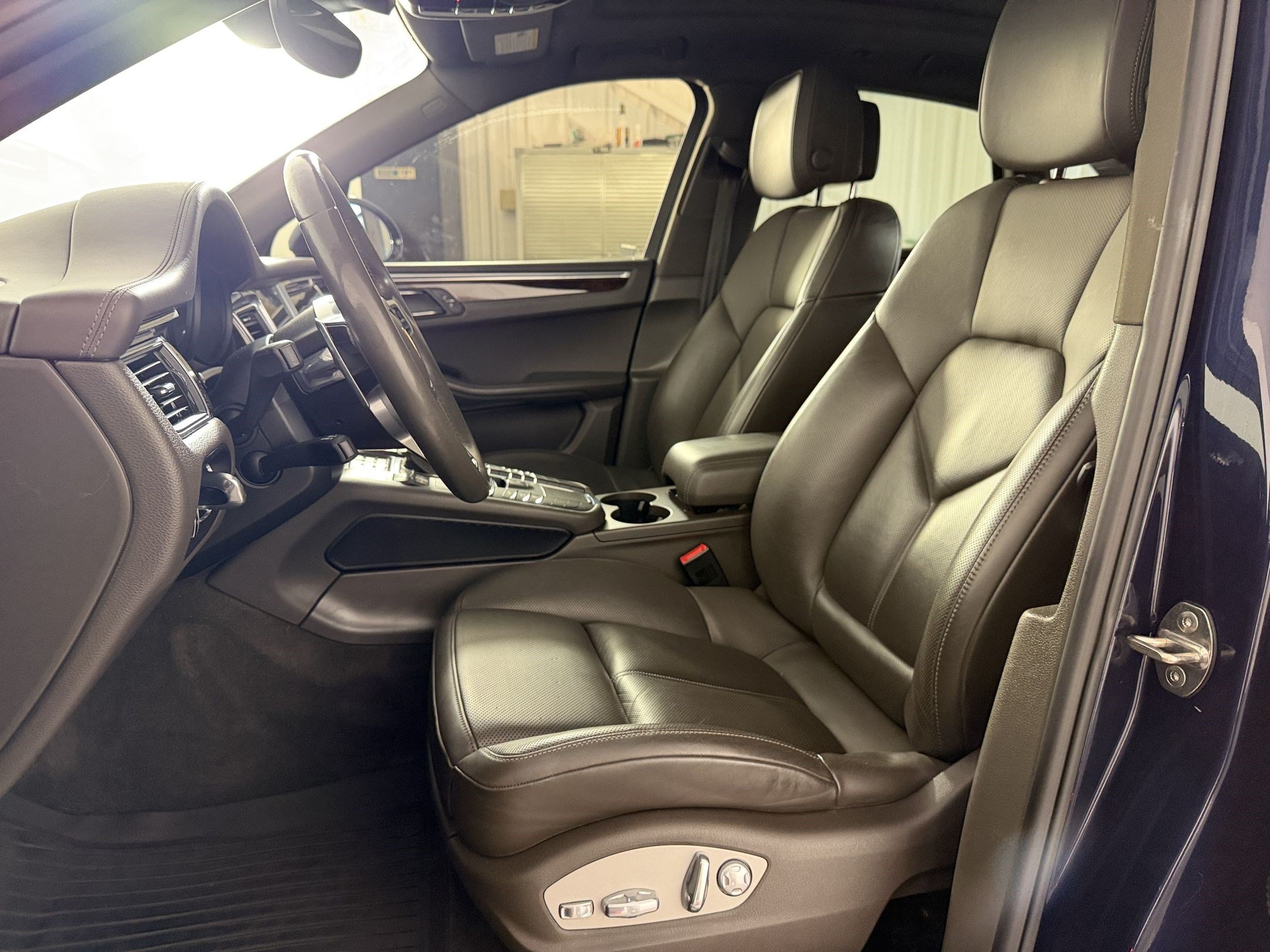 Used 2017 Porsche Macan S AWD/4WD image 5