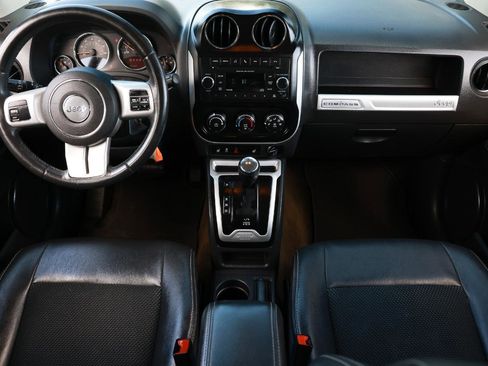 Used 2016 Jeep Compass Latitude image 2