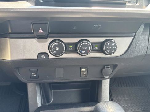 Used 2019 Toyota Tacoma SR5 RWD image 18