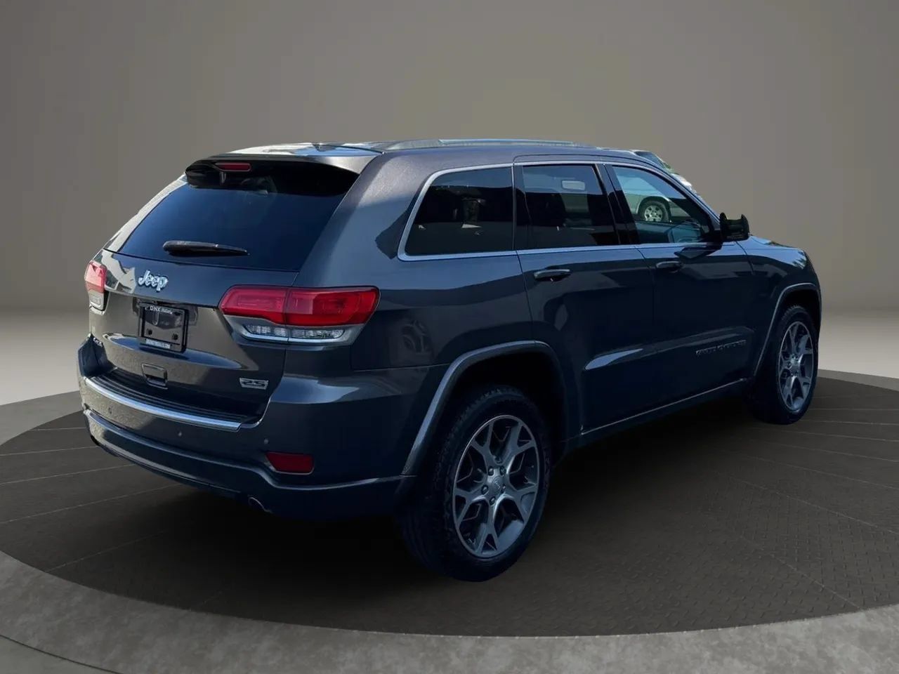 Used 2018 Jeep Grand Cherokee Limited AWD/4WD image 5