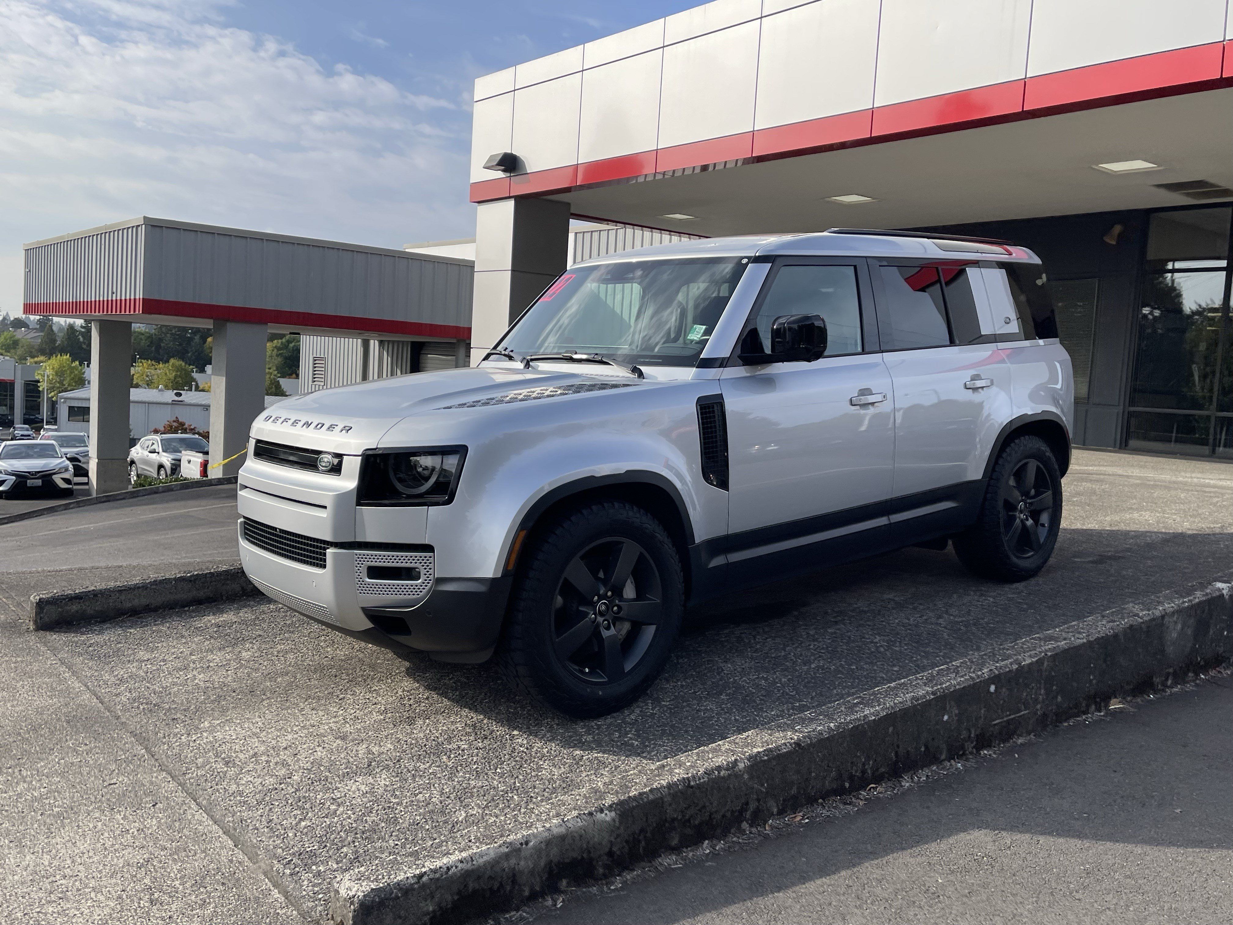 Used 2022 Land Rover Defender 110 SE AWD/4WD image 4