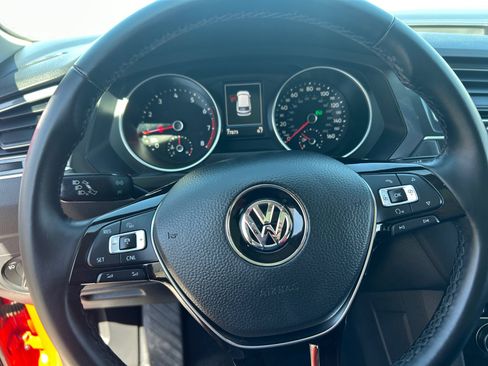 Used 2018 Volkswagen Tiguan SEL FWD image 9