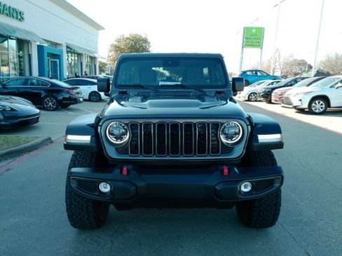 Used 2025 Jeep Wrangler Unlimited Rubicon image 2