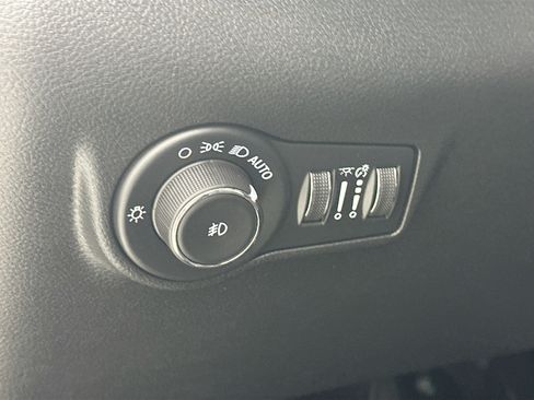 Used 2023 Jeep Compass Limited w/ Elite Group AWD/4WD image 10
