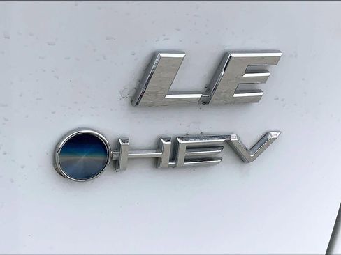 Used 2025 Toyota RAV4 LE image 9