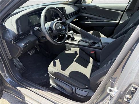 Certified 2025 Hyundai Elantra Sport FWD image 9