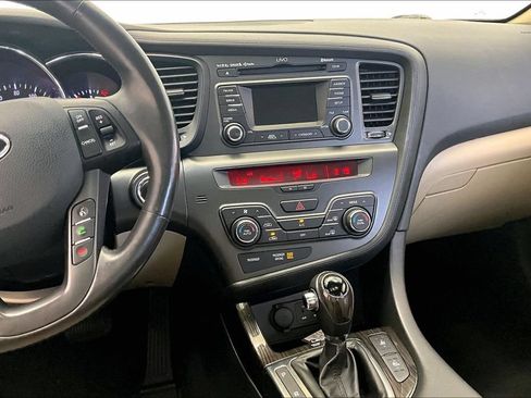 Used 2023 Hyundai Elantra SEL w/ Preferred Accessory Package FWD image 6