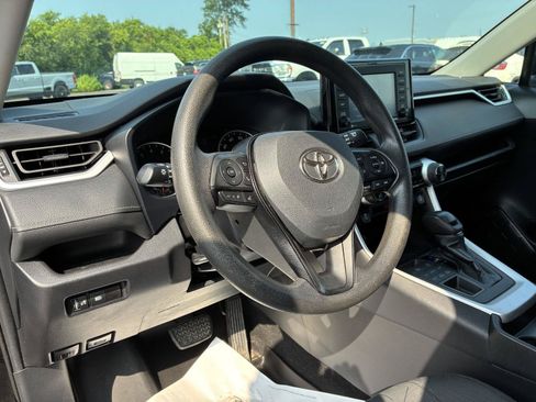 Used 2021 Toyota RAV4 XLE AWD/4WD image 23