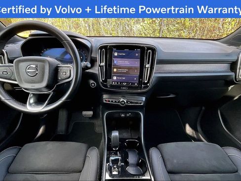 Certified 2025 Volvo XC40 B5 Plus image 19