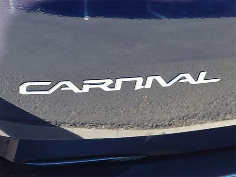 Used 2024 Kia Carnival LX image 41