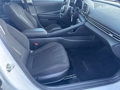 Used 2023 Hyundai Elantra SE image 43