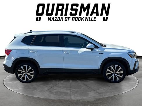 Used 2024 Volkswagen Taos SE FWD image 7