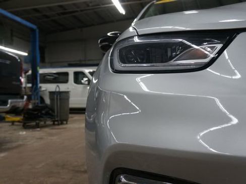 Used 2024 Chrysler Pacifica Touring-L image 69