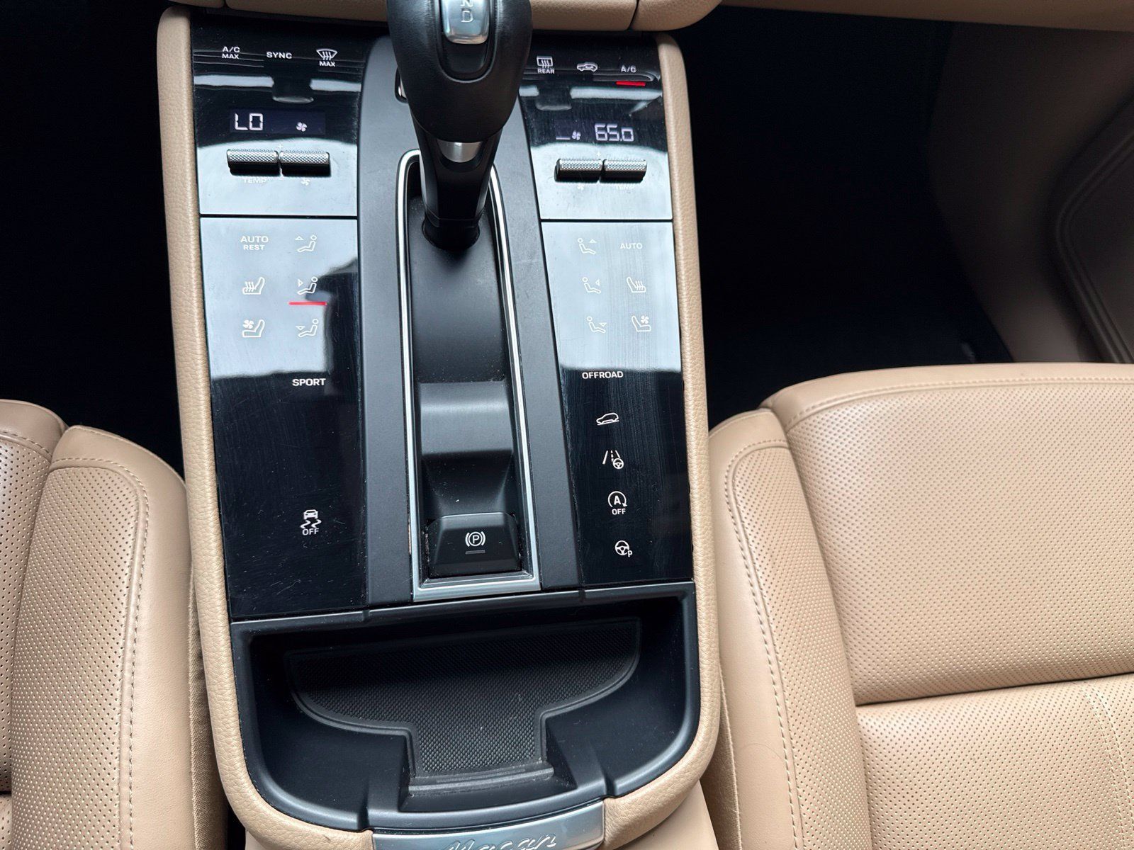Used 2023 Porsche Macan Turbo AWD/4WD image 26