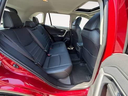 Used 2020 Toyota RAV4 Limited AWD/4WD image 23