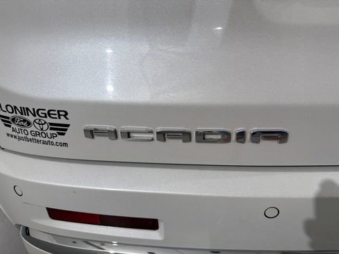 Used 2023 GMC Acadia Denali w/ Denali Ultimate Package FWD image 8