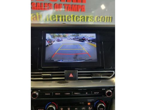 Used 2020 Kia Niro LXS image 15