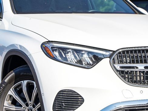 Used 2024 Mercedes-Benz GLC 300 image 3