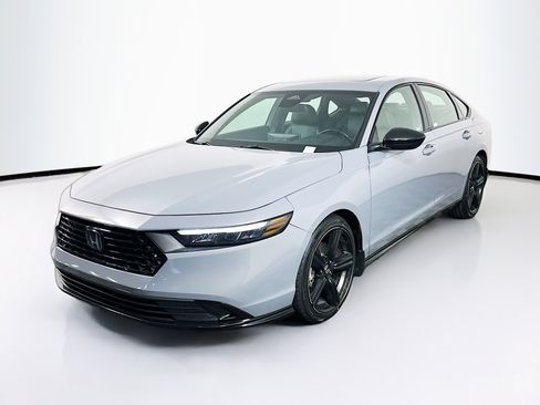 Used 2023 Honda Accord Sport image 3
