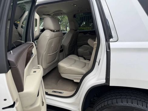 Used 2017 Cadillac Escalade 2WD image 6