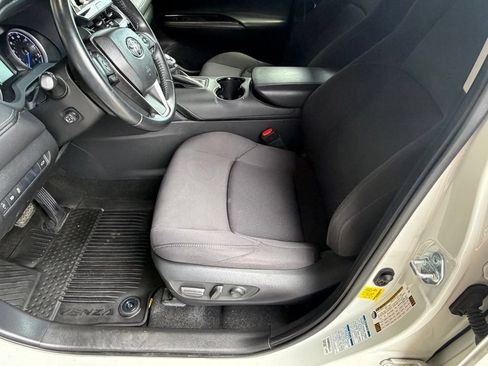 Used 2021 Toyota Venza LE w/ Carpet Mat Package (TMS) AWD/4WD image 17